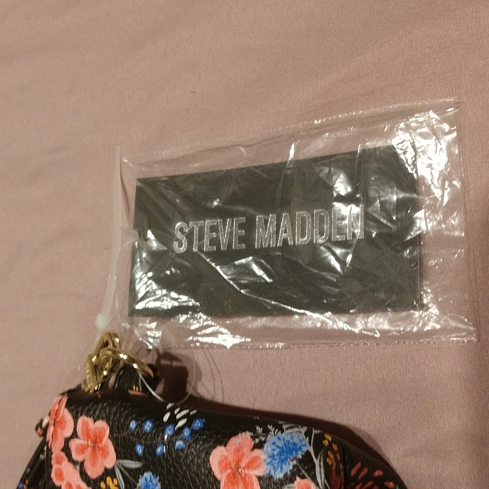 Steve Madden Wristlet Btrell NWT - Picture 3 of 5